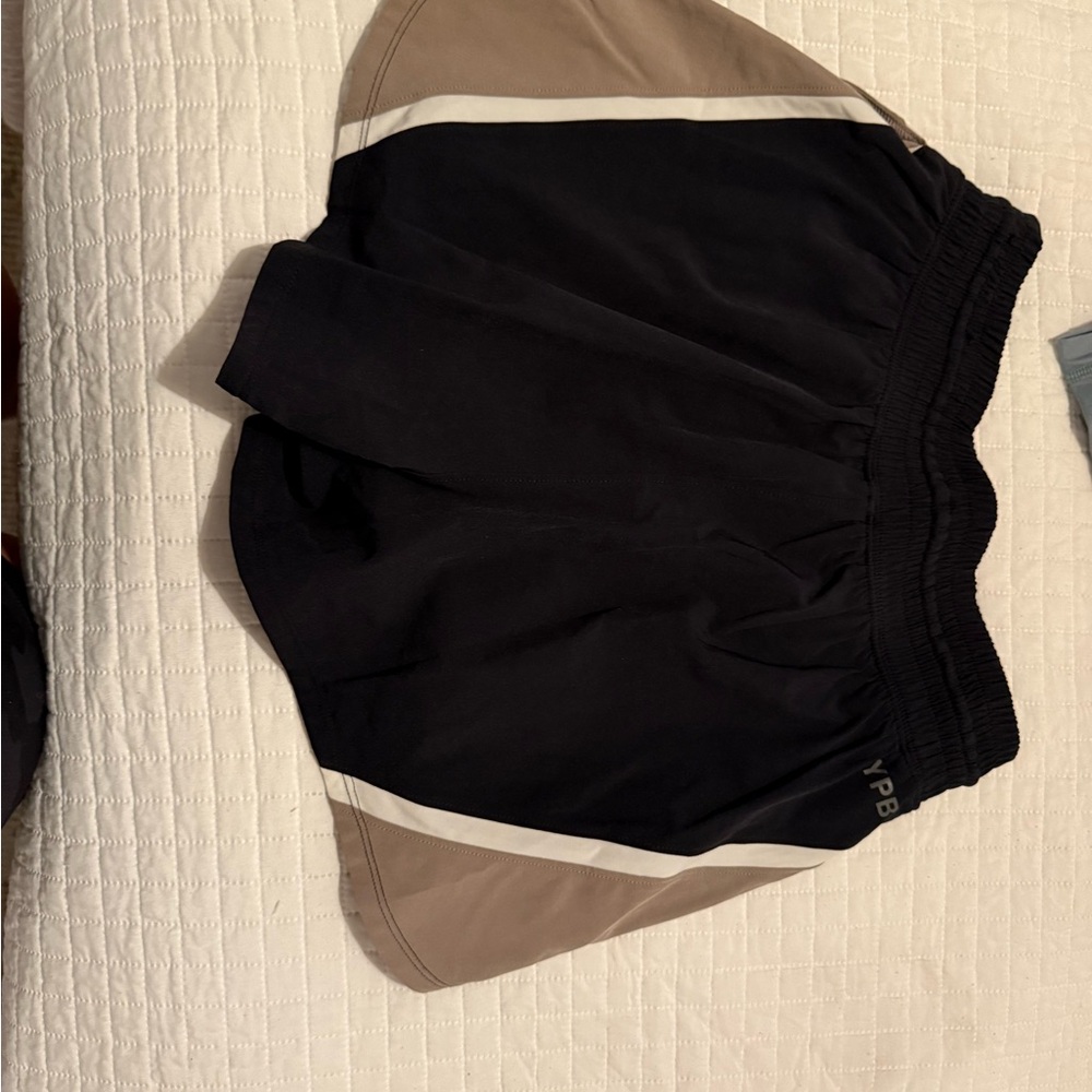 Abercrombie & Fitch Black and Tan Athletic Shorts